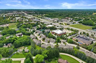 18575 Brookfield Lake Dr, Brookfield, WI 53045 - Photo 32