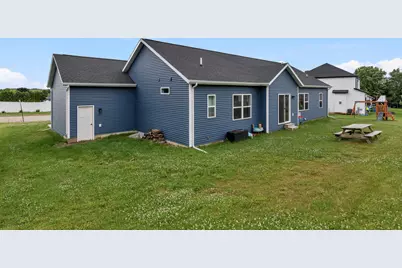 1074  Crystal Ln, Mayville, WI 53050 - Photo 4