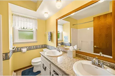 1542 N Lakeview Ave, Port Washington, WI 53074 - Photo 32