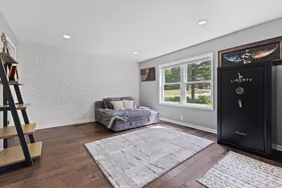 W244N4501  Swan Rd, Pewaukee, WI 53072 - Photo 8