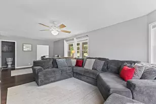 W244N4501 Swan Rd, Pewaukee, WI 53072 - Photo 6
