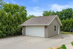 W244N4501 Swan Rd, Pewaukee, WI 53072 - Photo 38
