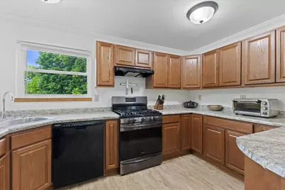 W244N4501  Swan Rd, Pewaukee, WI 53072 - Photo 10