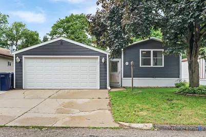 82  Falling Creek Cir, Janesville, WI 53548 - Photo 1
