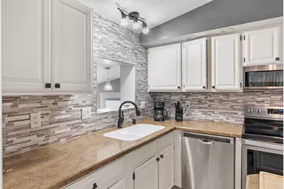 82  Falling Creek Cir, Janesville, WI 53548 - Photo 6