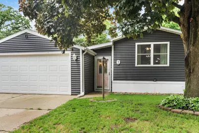 82  Falling Creek Cir, Janesville, WI 53548 - Photo 2