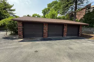 2220 W Good Hope Rd, Glendale, WI 53209 - Photo 16