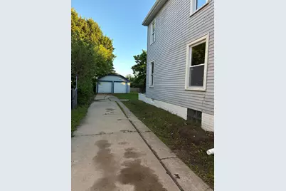 2415  Prospect St, Racine, WI 53404 - Photo 4
