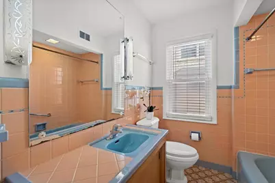8748  Parkview Ct, Wauwatosa, WI 53226 - Photo 8