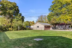 8748 Parkview Ct, Wauwatosa, WI 53226 - Photo 12