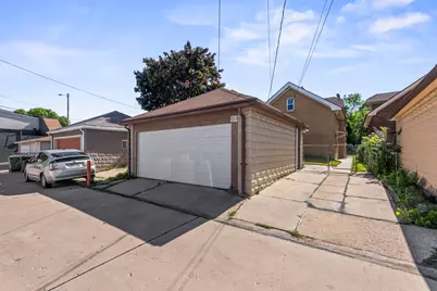 3017 S 6th St #3019, Milwaukee, WI 53215 - Photo 2