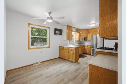 3851 E Elser Ave, Cudahy, WI 53110 - Photo 4