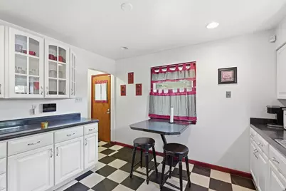 8001 W Kathryn Ave, Milwaukee, WI 53218 - Photo 18