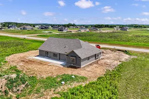 W297N8135 Meadow Bliss Dr, Lisbon, WI 53089 - Photo 28
