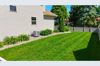 1004  Horner Dr, Racine, WI 53402 - Photo 10