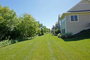 2914 W Villa Dr, Franklin, WI 53132 - Photo 32
