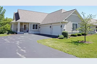2914 W Villa Dr, Franklin, WI 53132 - Photo 2