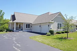 2914 W Villa Dr, Franklin, WI 53132 - Photo 2