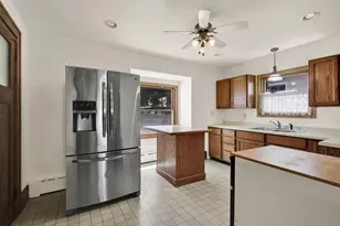 2762 S Linebarger Terrace, Milwaukee, WI 53207 - Photo 12