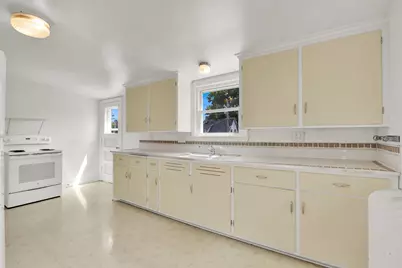 2762 S Linebarger Ter, Milwaukee, WI 53207 - Photo 20