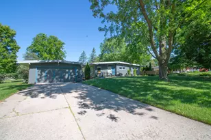 3325 Wilshire Rd, Brookfield, WI 53045 - Photo 2