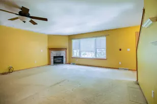 1907 Mallard Pointe Cir, Waukesha, WI 53189 - Photo 10