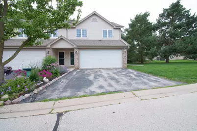 1907  Mallard Pointe Cir #H, Waukesha, WI 53189 - Photo 4