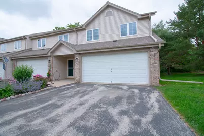 1907  Mallard Pointe Cir #H, Waukesha, WI 53189 - Photo 2