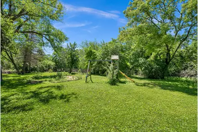 10124 W Vera Ave, Milwaukee, WI 53224 - Photo 14