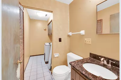 10124 W Vera Ave, Milwaukee, WI 53224 - Photo 18