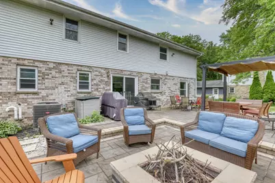 820 W Clovernook Ln, Glendale, WI 53217 - Photo 10