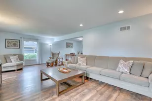 820 W Clovernook Ln, Glendale, WI 53217 - Photo 22