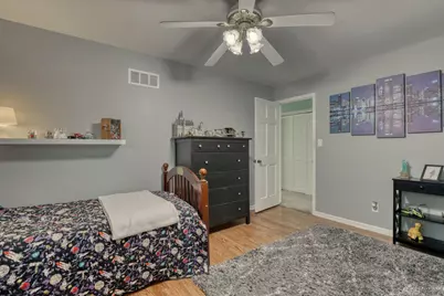 820 W Clovernook Ln, Glendale, WI 53217 - Photo 40