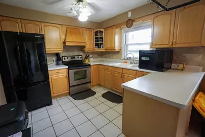 2914 S 76th St, West Allis, WI 53219 - Photo 4