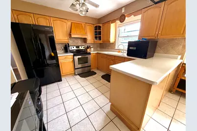 2914 S 76th St, West Allis, WI 53219 - Photo 6