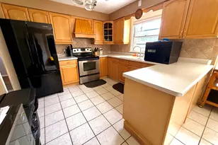 2914 S 76th St, West Allis, WI 53219 - Photo 6