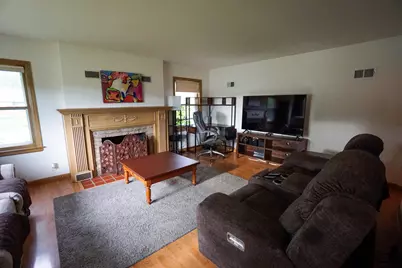 2914 S 76th St, West Allis, WI 53219 - Photo 8