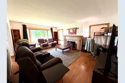 2914 S 76th St, West Allis, WI 53219 - Photo 10