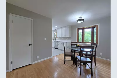 W136N7015  Claas Rd, Menomonee Falls, WI 53051 - Photo 10