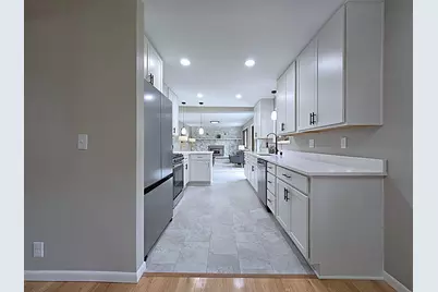 W136N7015  Claas Rd, Menomonee Falls, WI 53051 - Photo 8