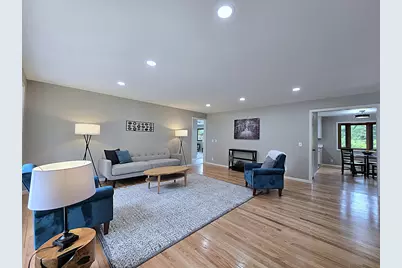 W136N7015  Claas Rd, Menomonee Falls, WI 53051 - Photo 14