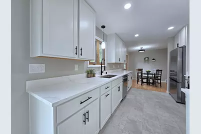 W136N7015  Claas Rd, Menomonee Falls, WI 53051 - Photo 2