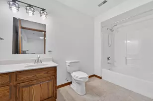 390 Dustin Dr, Brookfield, WI 53045 - Photo 20