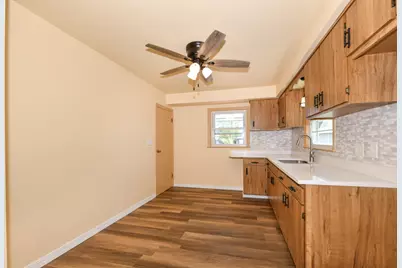 3662 S Brust Ave, Milwaukee, WI 53207 - Photo 8