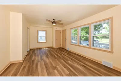 3662 S Brust Ave, Milwaukee, WI 53207 - Photo 6
