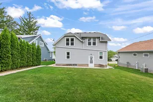 340 Park Ave, Pewaukee, WI 53072 - Photo 24