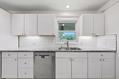 611 W Mequon Rd, Mequon, WI 53092 - Photo 12