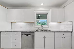 611 W Mequon Rd, Mequon, WI 53092 - Photo 12