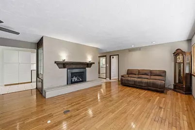 611 W Mequon Rd, Mequon, WI 53092 - Photo 20