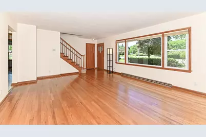 W156N8008  Pilgrim Rd, Menomonee Falls, WI 53051 - Photo 4